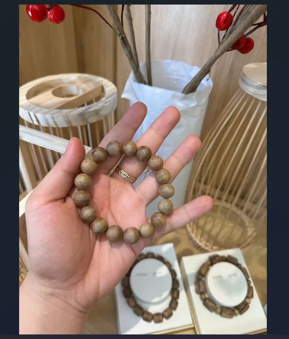 Natural Agarwood Bracelet – Dak Lak Vietnamese Oud (12mm Beads, Elegant &amp; Fashionable)